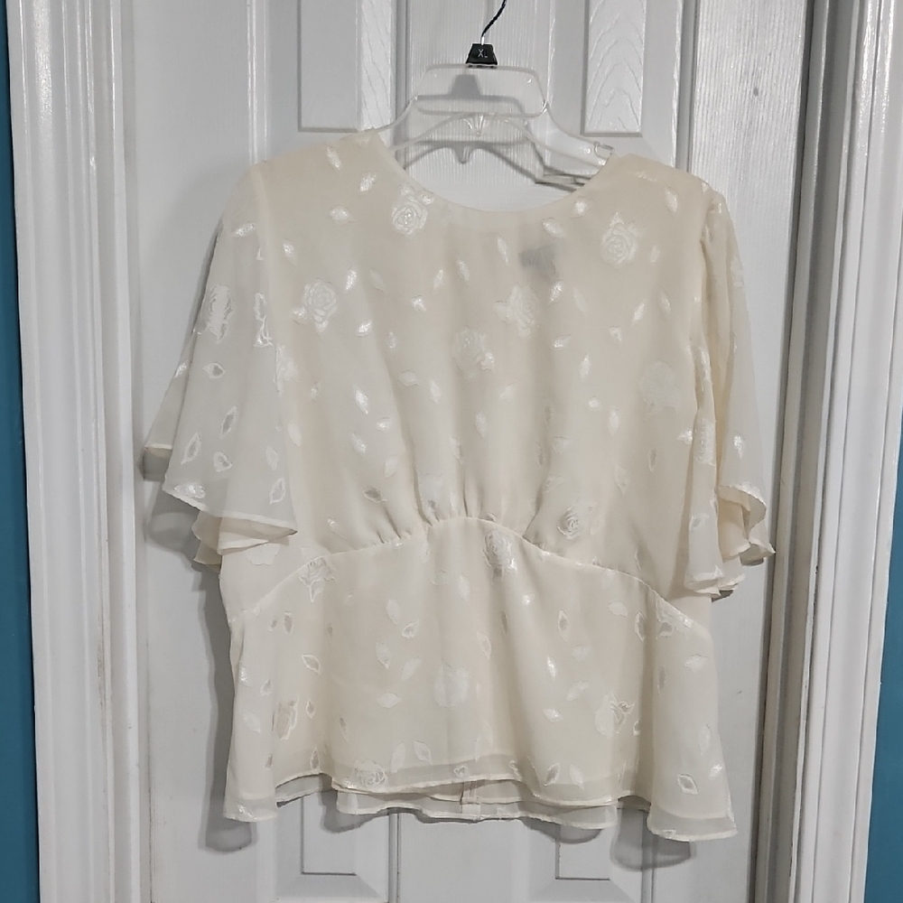 Express Cream Boxy Blouse with Short Sleeves